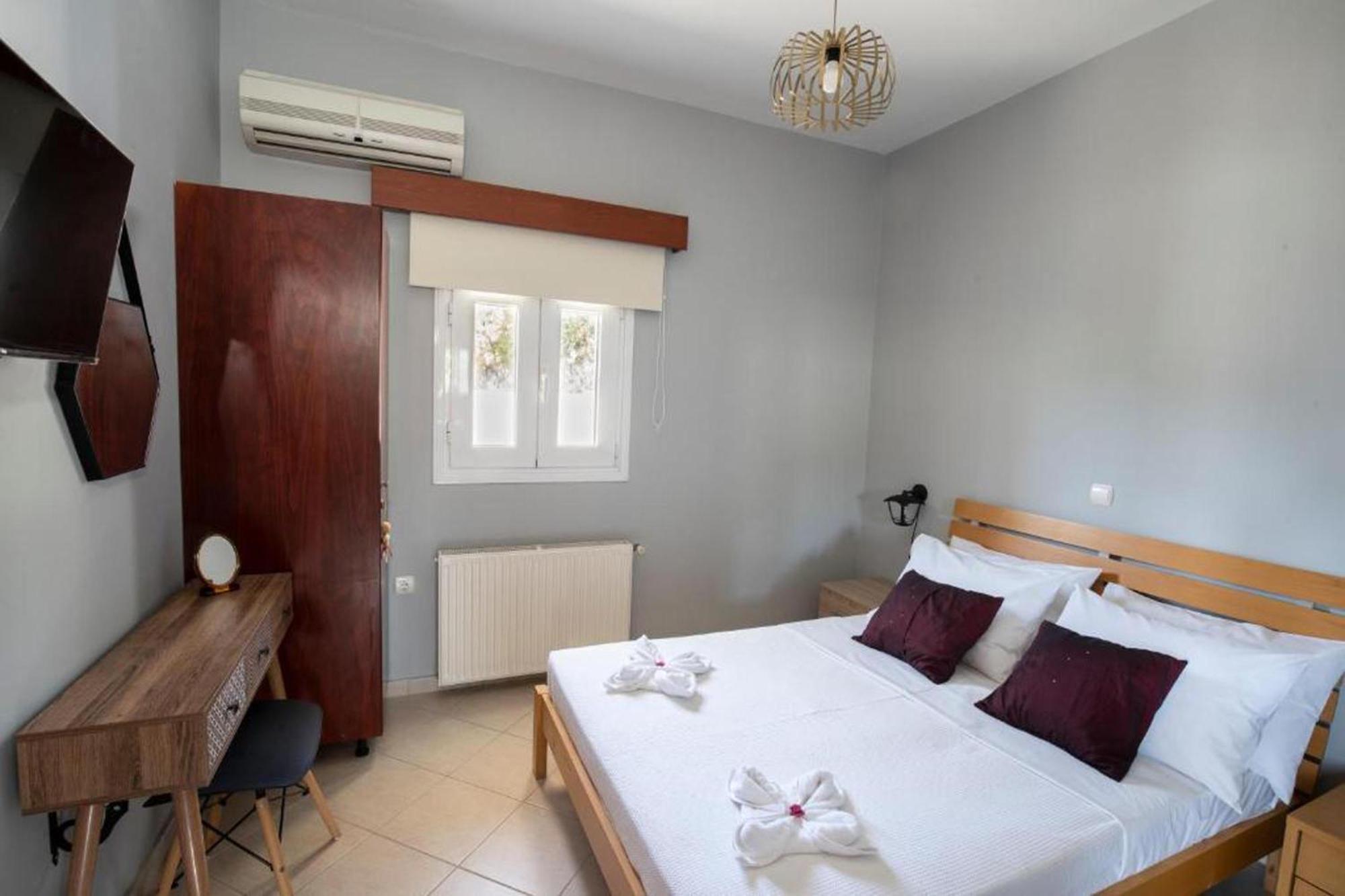 Emerald Vila Asgourou